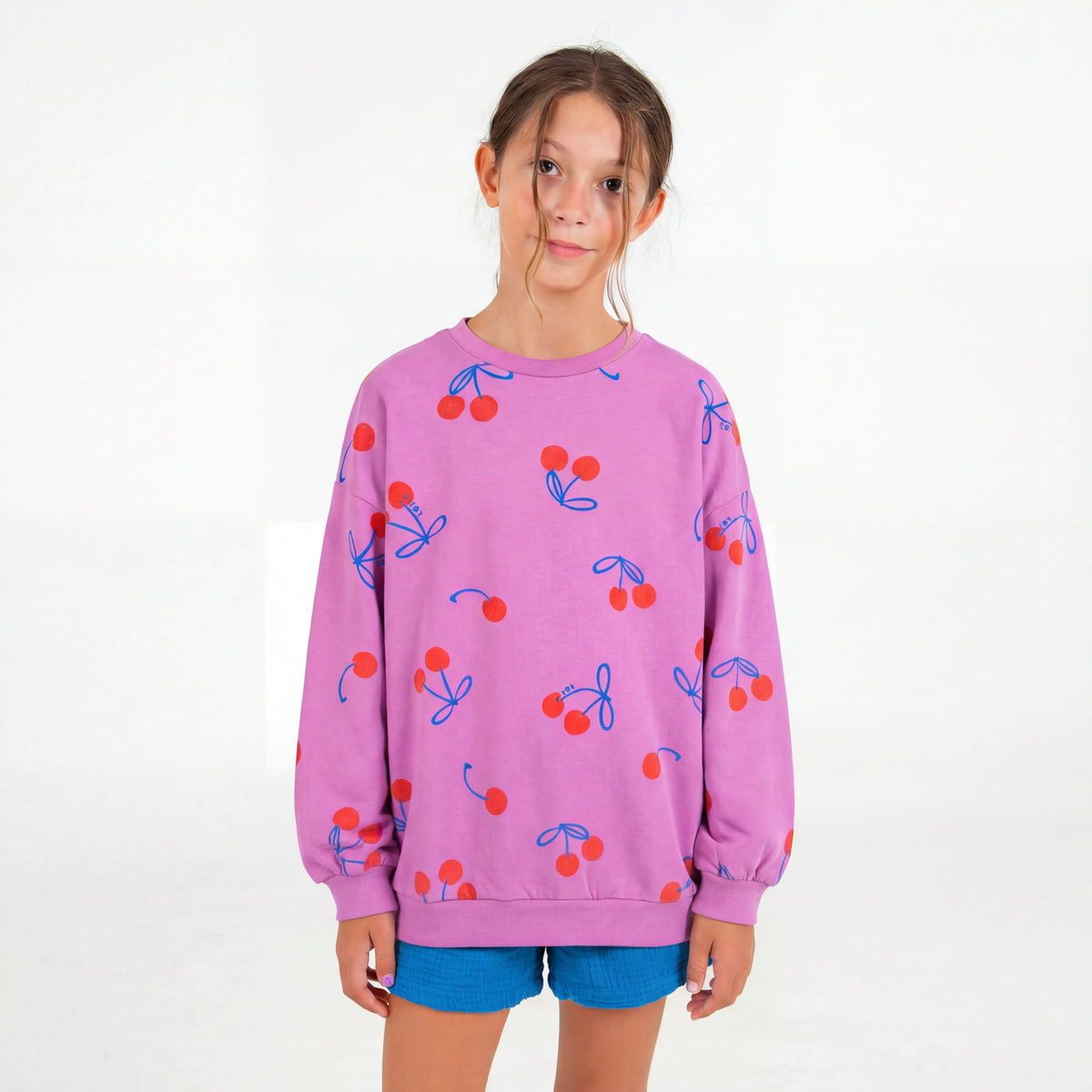 Sweatshirt mit Kirschen auf Magenta von Lötiekids