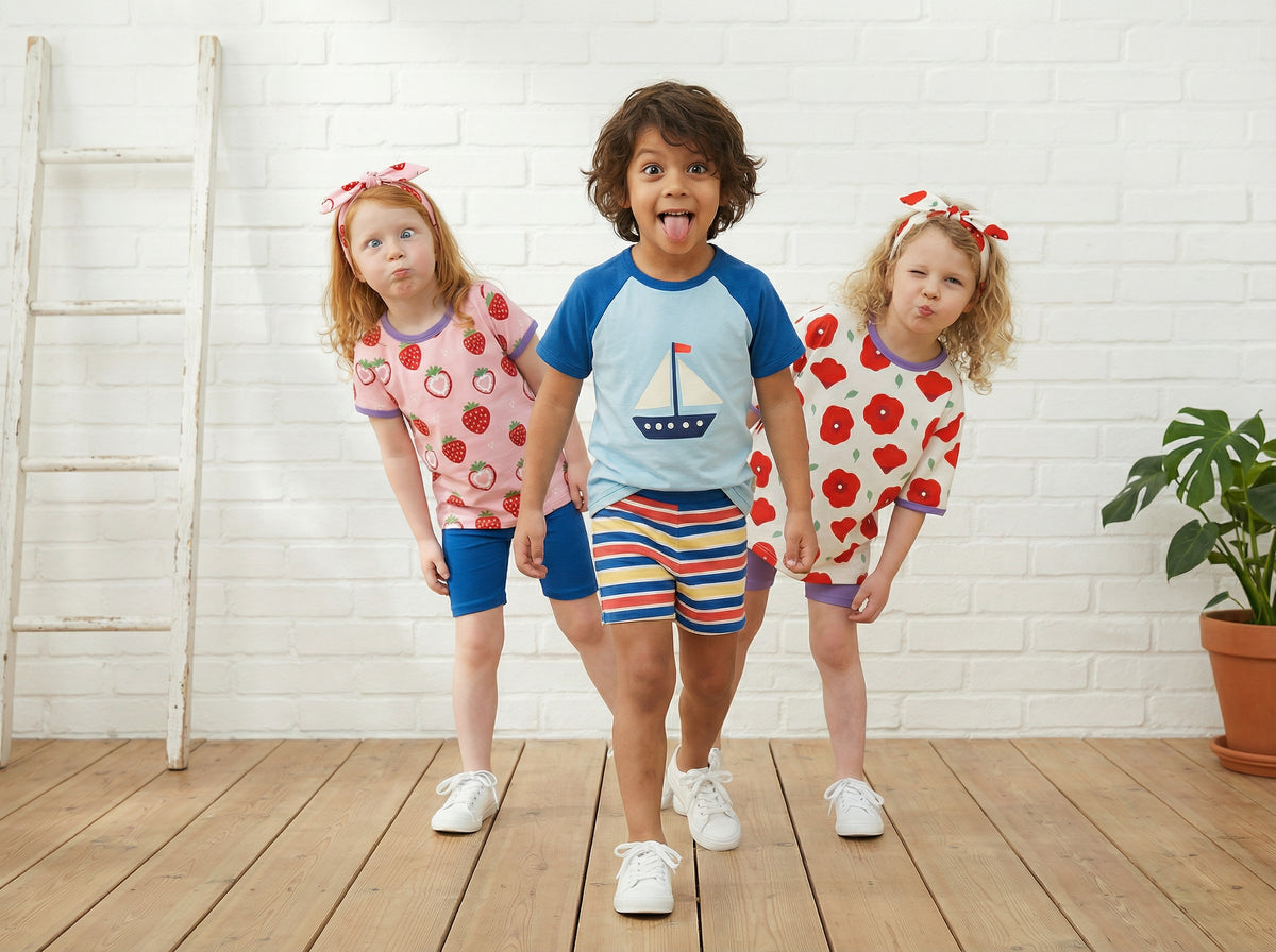 Raglan T-shirt mit Segelboot von Maxomorra