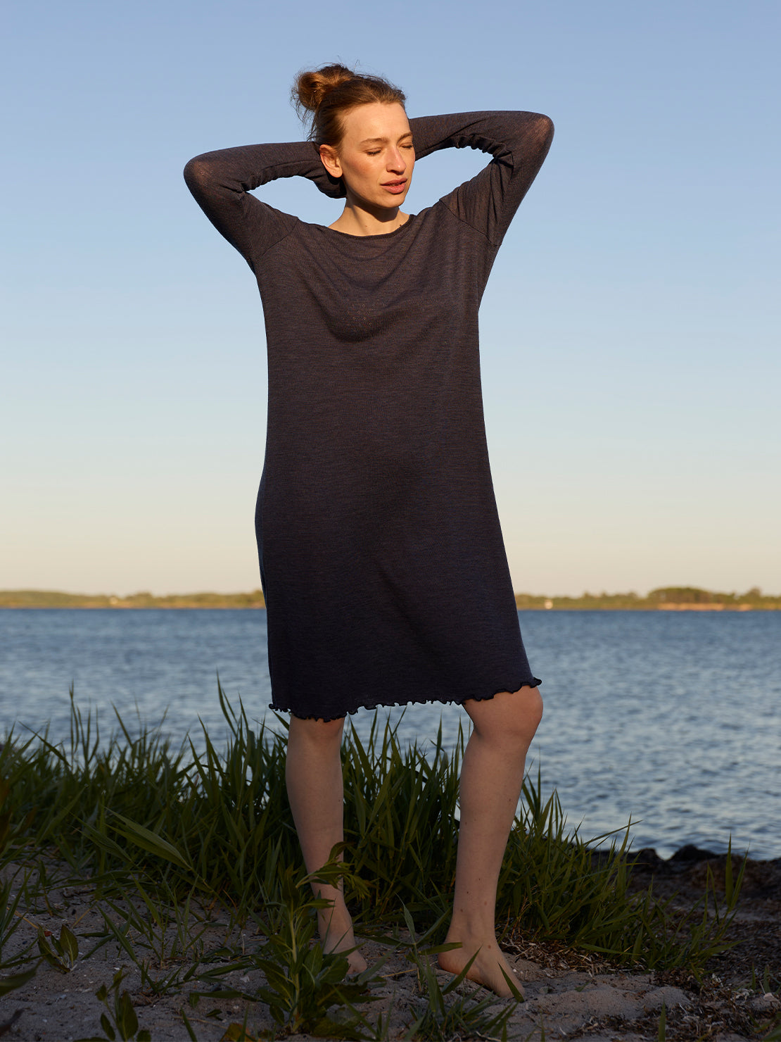 Kleid aus Wolle Eyelet in Mokka Melange von Jalfe