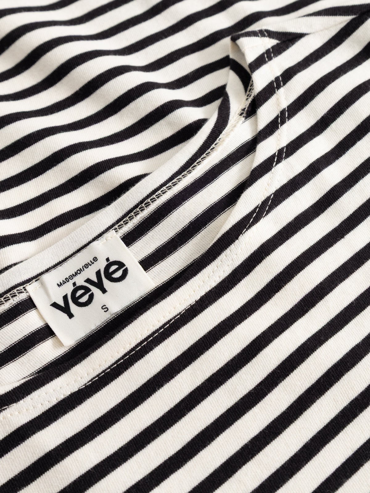 Langarm T-Shirt gestreift Schwarz/Weiss von Mademoiselle Yéyé